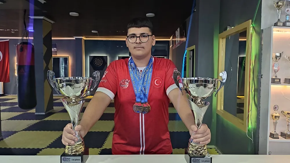 15 Yaşındaki Milli Dartçı Faruk Berkay Atasayar’dan Uluslararası Arenada Çifte Dünya Şampiyonluğu