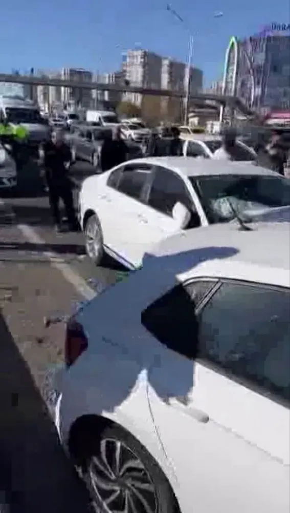Diyarbakır’da Zincirleme Kaza: 4 Yaralı