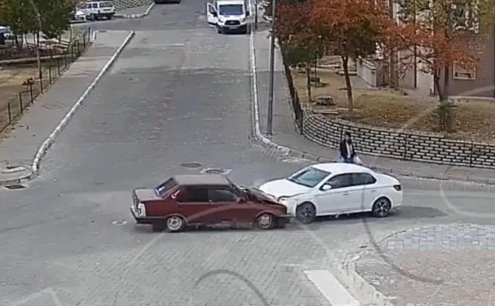 Nevşehir’de Trafik Kazası: İki Araç Kafa Kafaya Çarpıştı