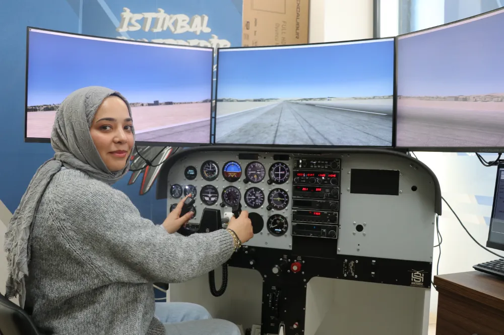 SBTÜ Öğrencileri Simülatörle Pilotluk Deneyimi Yaşıyor