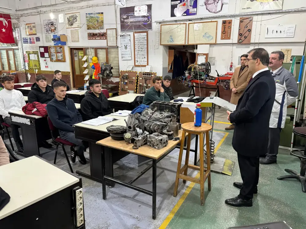 Artvin’de Mesleki Eğitime Destek: İl Müdürü Acar, Öğrencilerle Buluştu