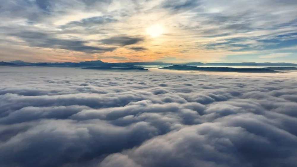 Sivas’ta Yoğun Sis Masalsı Görüntüler Oluşturdu