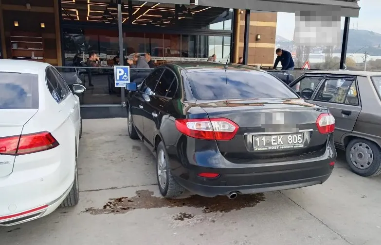 Engelli Parkına Park Eden Resmi Araca Ceza