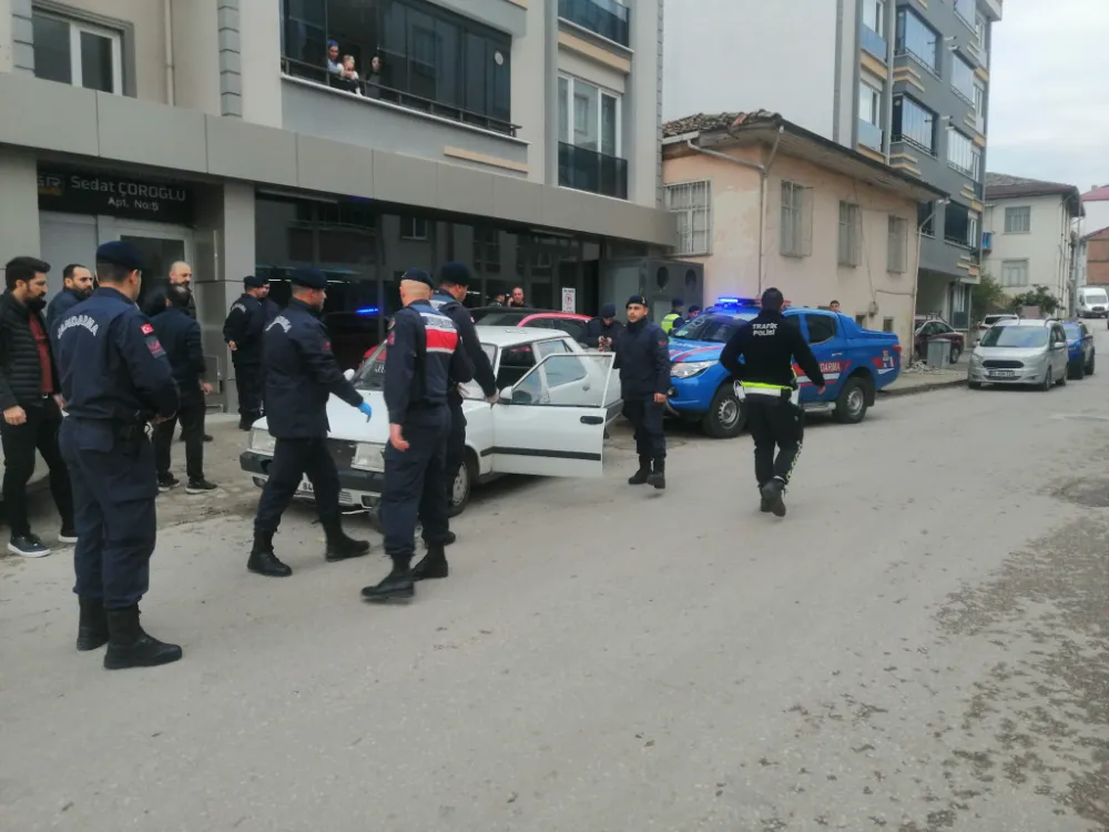 Tokat’ta Jandarma Personeline Çarpan Sürücü Kovalamaca Sonrası Yakalandı