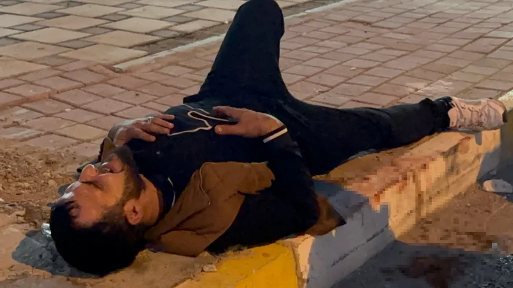 Antalya’da Gençlere Sigara Verdi, Bıçaklı Saldırıya Uğradı