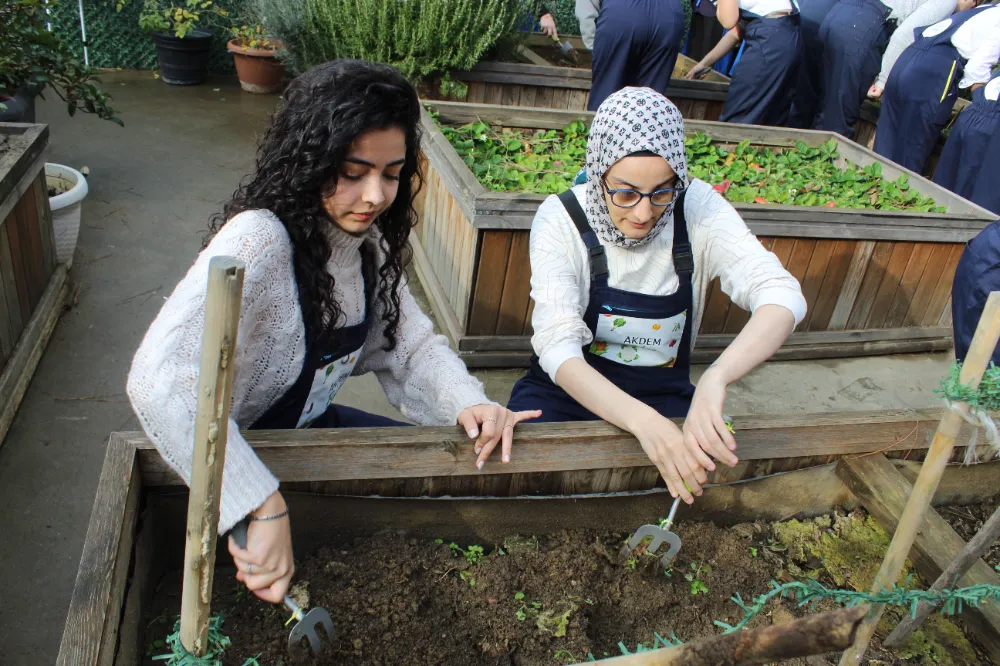 Zeytinburnu’nda Engelliler ve Ergoterapi Öğrencilerinden Anlamlı Fide Dikimi