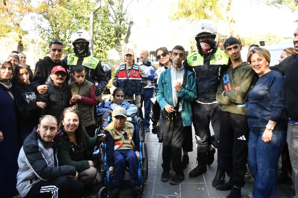 Jandarma’dan Özel İhtiyaçlı Çocuklara Anlamlı Ziyaret