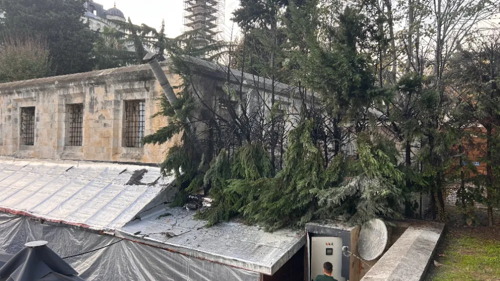 Sultanahmet Camisi Altındaki Çarşıda Yangın Paniği: Kısa Sürede Söndürüldü