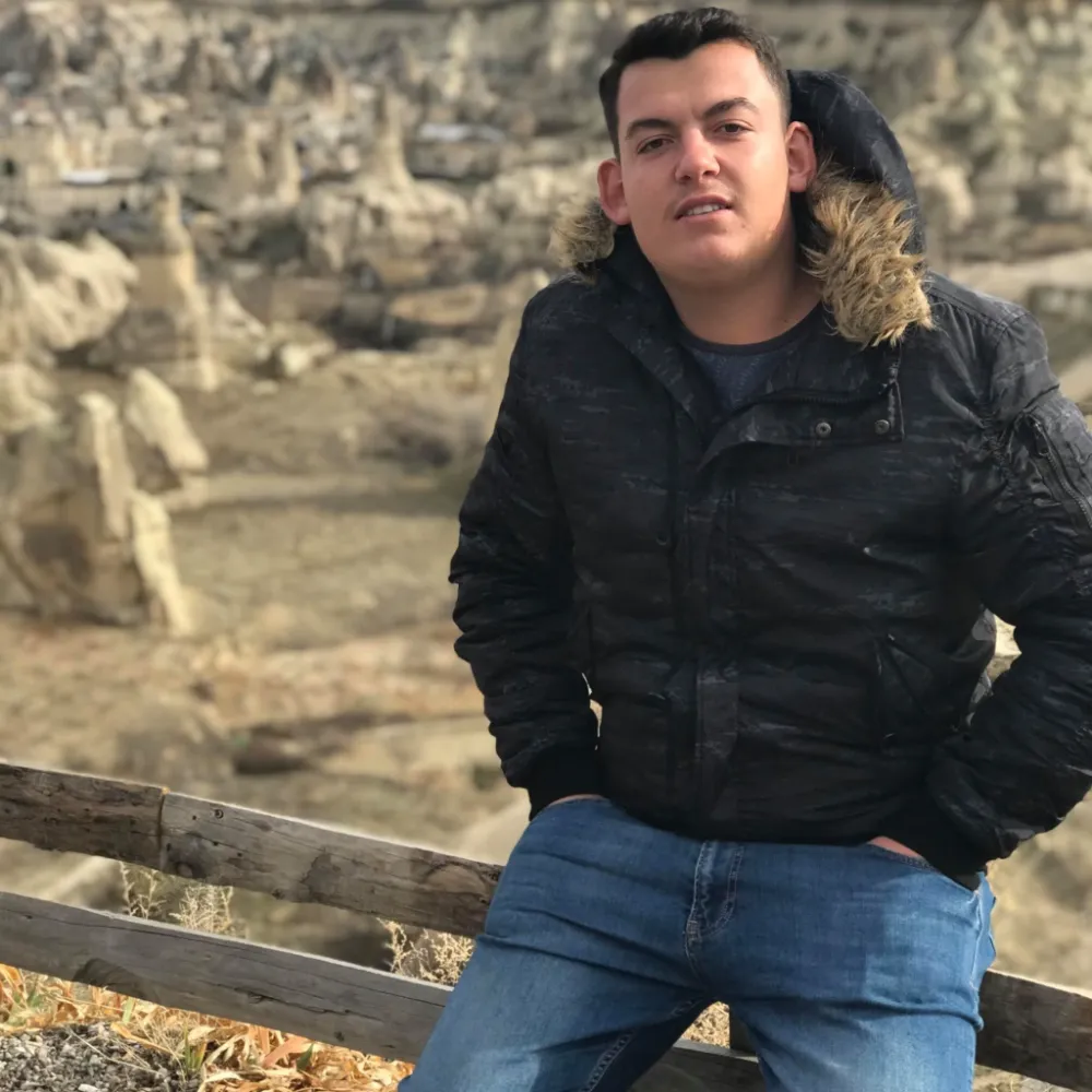 Gelibolu’da otomobil ağaca çarptı: Sürücü yaşamını yitirdi