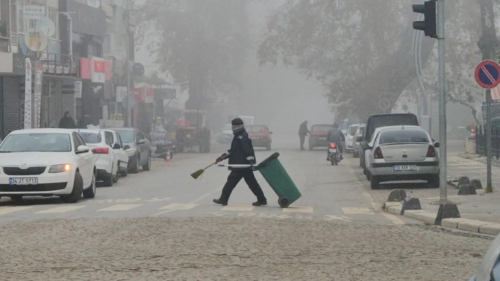 Sındırgı’da yoğun sis hayatı olumsuz etkiledi
