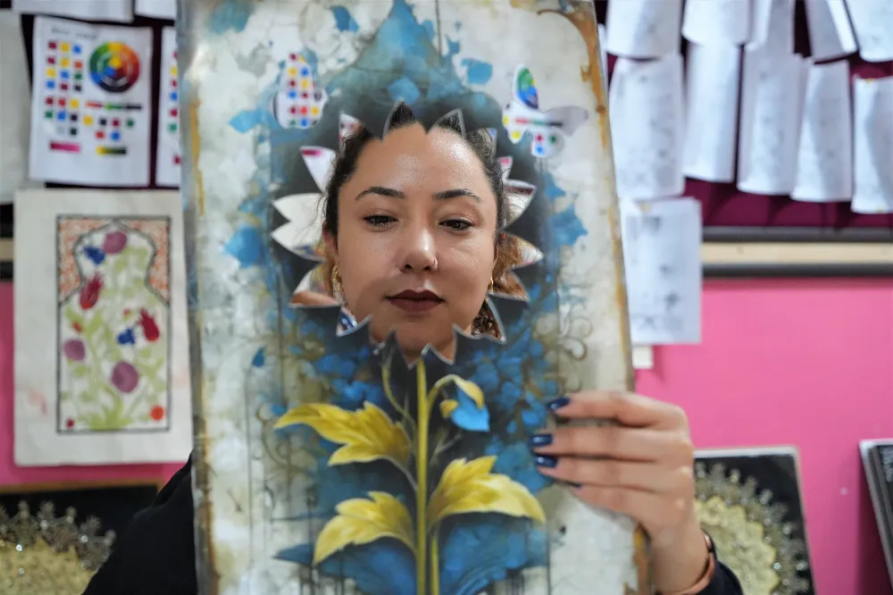 Muş’ta Kadınlar Kağıt Rölyef Kursuyla Aile Bütçesine Katkı Sağlıyor