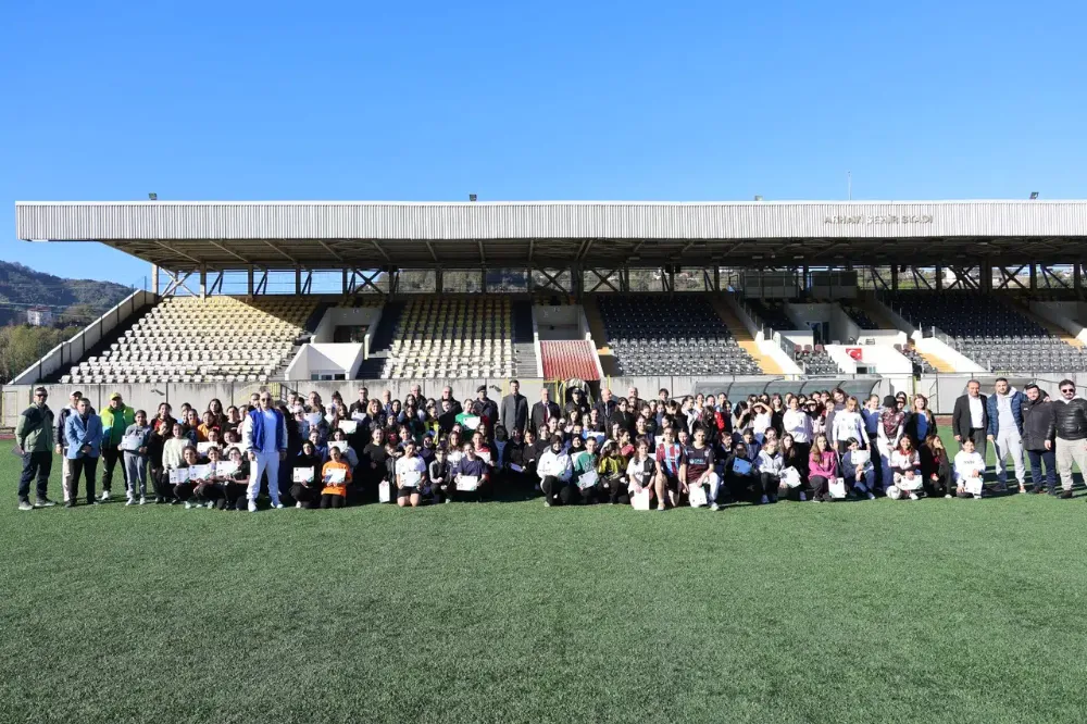 Arhavi’de Minik Kızlar İçin Futbol Şenliği Coşkusu