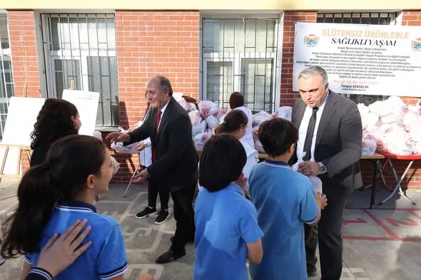 ARHAVİ BELEDİYESİ’NDEN ÖĞRENCİLERE GLÜTENSİZ ÜRÜN DESTEĞİ