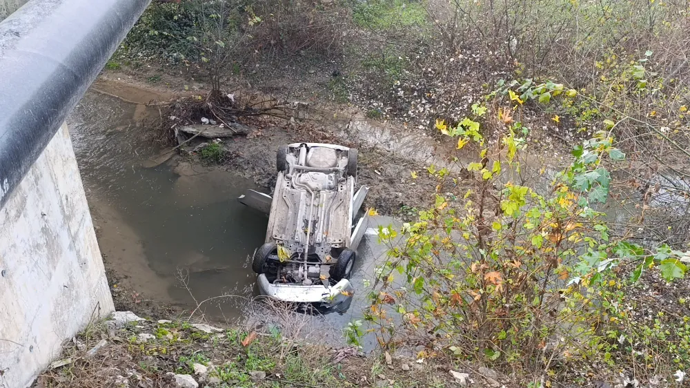 Bursa’da Otomobil Dereye Uçtu: Sürücü Yaralandı