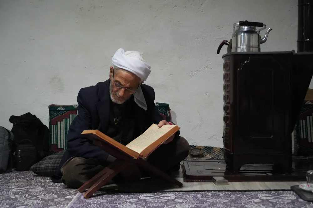 Muş’ta 86 Yaşındaki Rüstem Dede, 50 Yıldır Sadece Çay ve Gofretle Yaşıyor