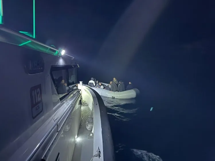 İzmir Açıklarında Göçmen Hareketliliği: 58 Kişi Kurtarıldı, 62 Kişi Yakalandı