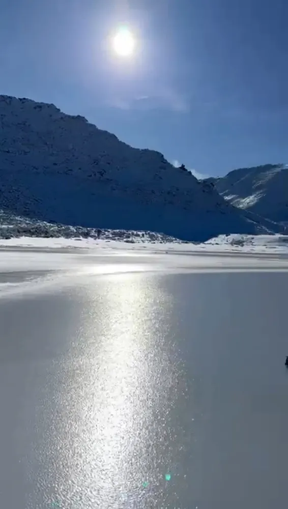 Rize’de ‘Adalı Göl’ Buz Tuttu, Yaylada Termometreler -13’ü Gösterdi