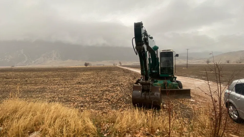 Burdur’da DSİ Kepçesi Çalındı, Define Aramak İçin Kullanıldı