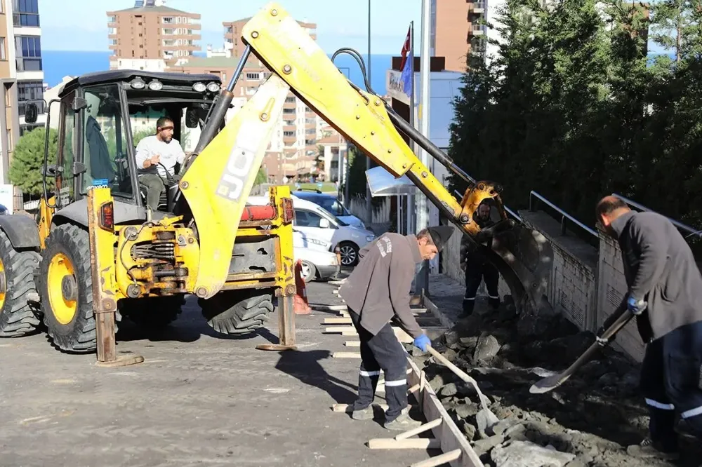 AKÇAABAT BELEDİYESİ ÜSTYAPI ÇALIŞMALARINI ARALIKSIZ SÜRDÜRÜYOR