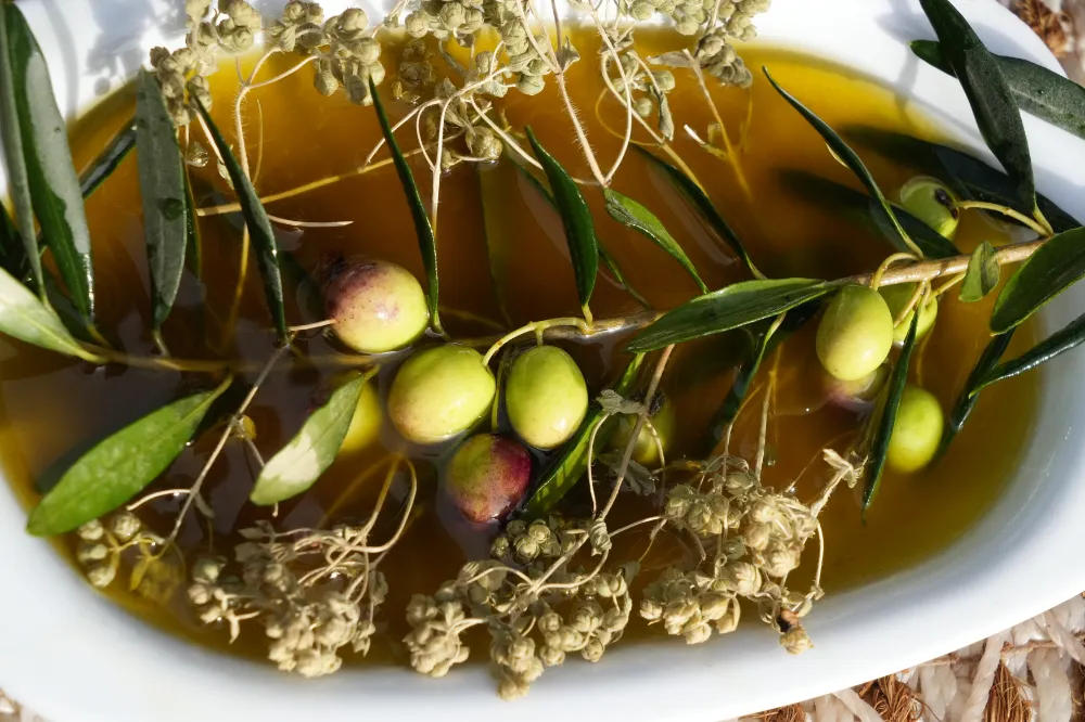 Ayvalık’ta Kekik ve Zeytinyağının Doğal Buluşması: Taşbaskıda Yeni Lezzet