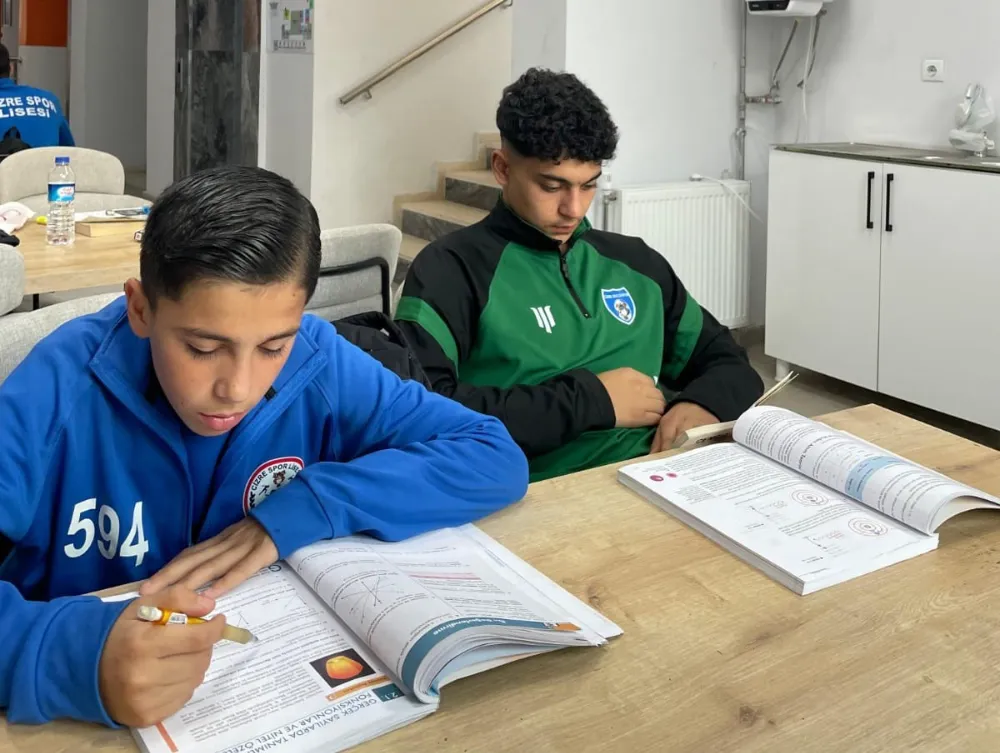 Cizre’de Genç Sporcular Sahayı Kütüphaneyle Buluşturuyor