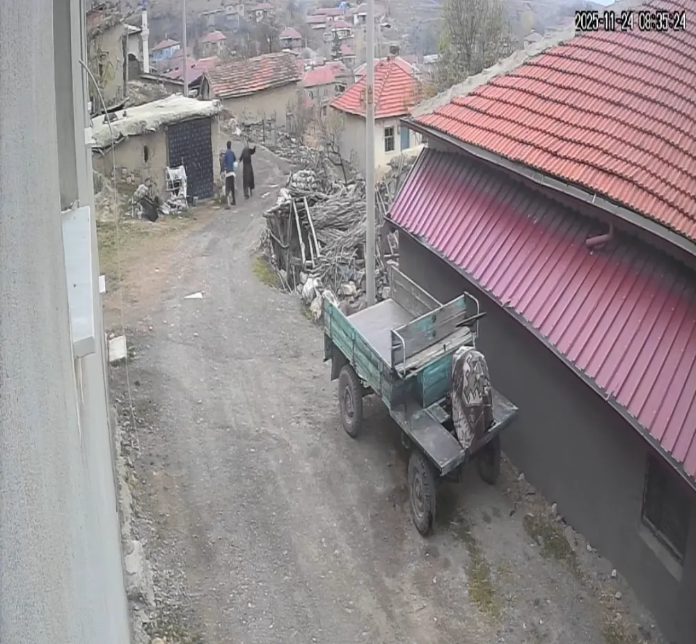 Afyonkarahisar’da Kocanın Şiddeti Kamerada: Karısına Tekme Attı