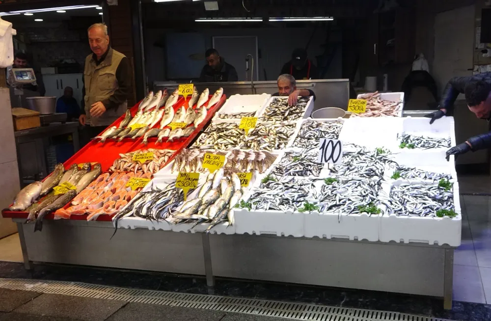 Karadeniz’de hamsi sezonu bereketli geçti: Tezgâhlarda son günler