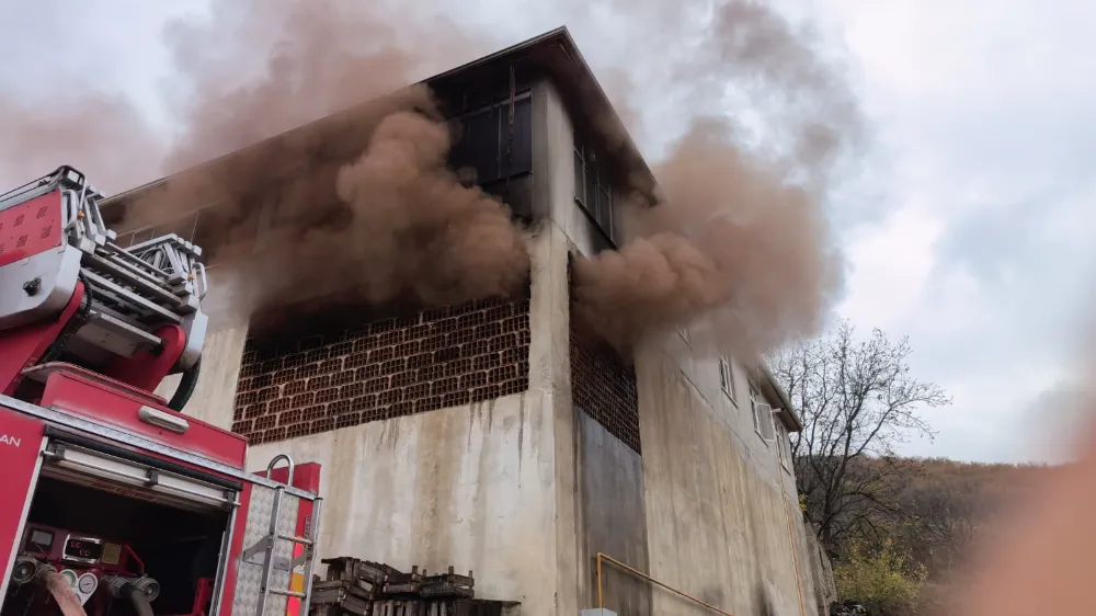 Bursa İnegöl’de Meyve Deposu Alevlere Teslim Oldu