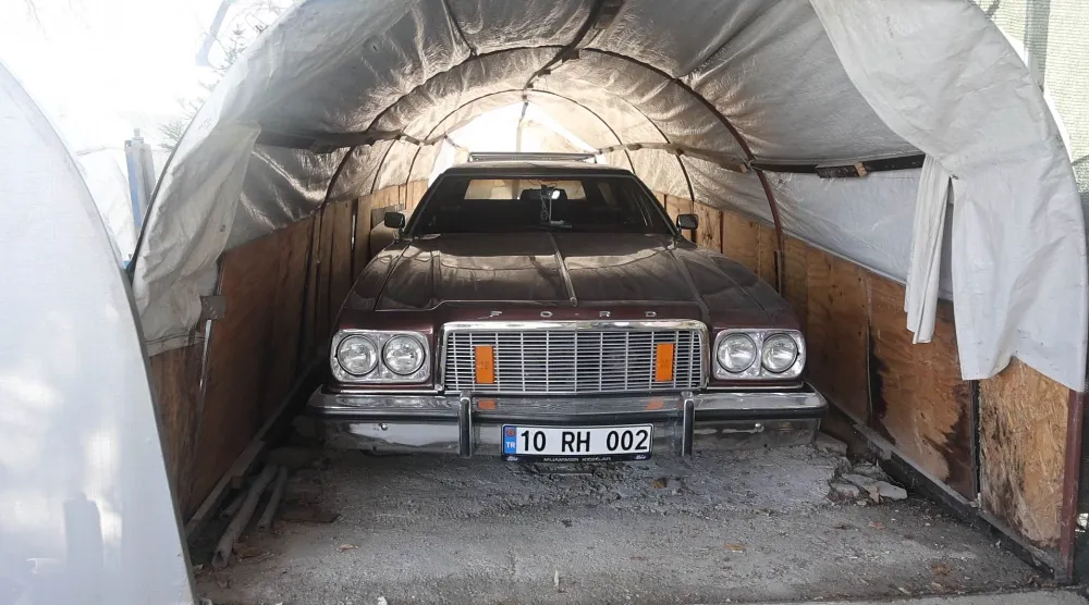 Konya’da “sera”da sebze yerine klasik araba yetişiyor