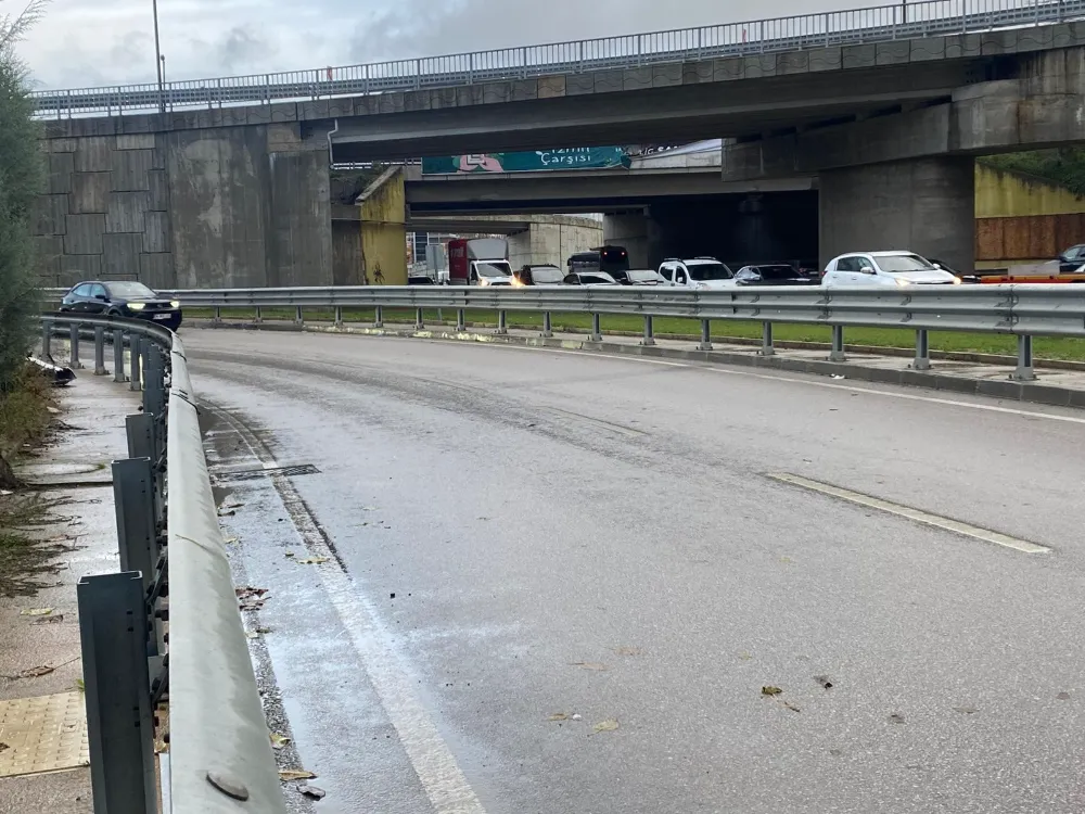 İzmit’te motosiklet kazası: Sürücü bariyere çarpıp hayatını kaybetti