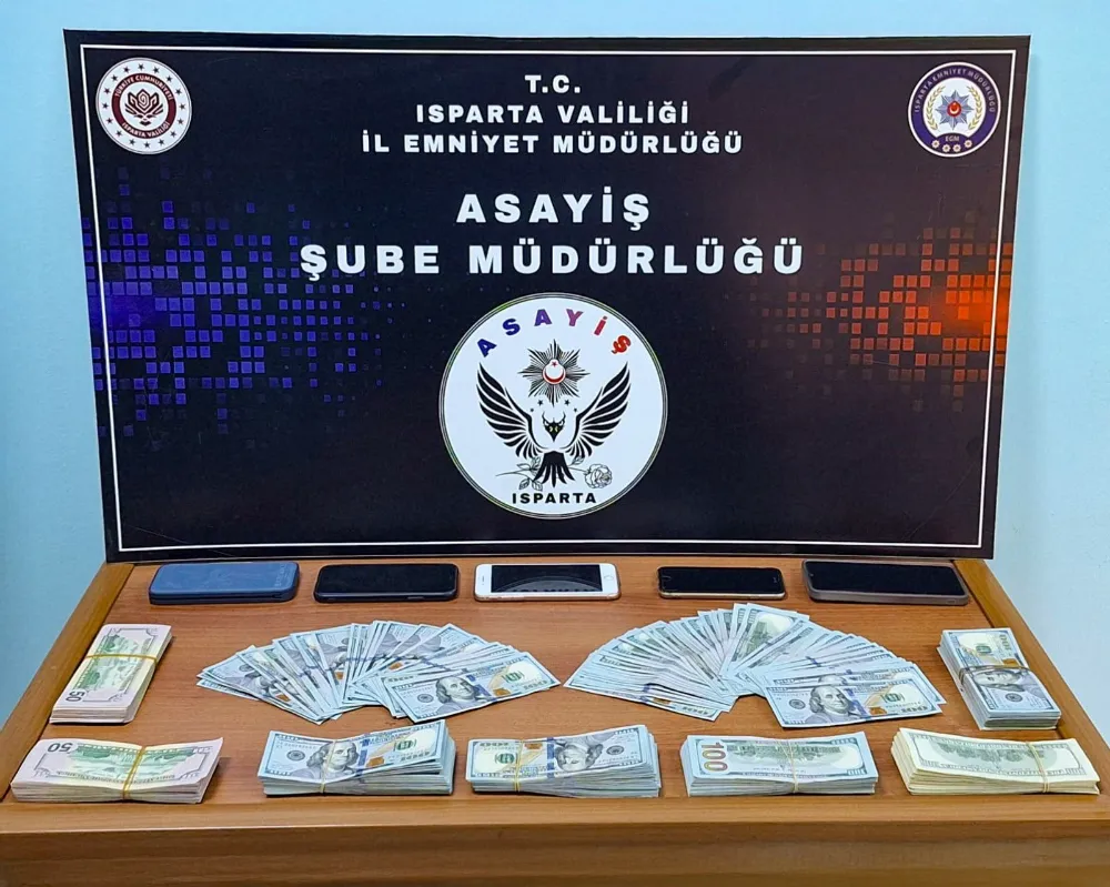 Isparta’da Polis Kılığına Giren Dolandırıcılar Tutuklandı