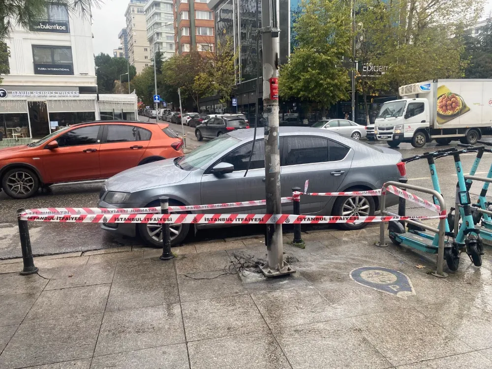 Bağdat Caddesi’nde Yılbaşı Işık Süslemeleri Alev Aldı