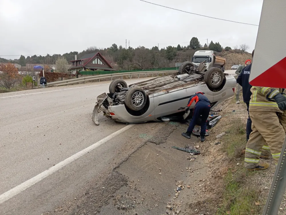 Safranbolu’da Otomobil Takla Attı: Sürücü Mucizevi Şekilde Kurtuldu