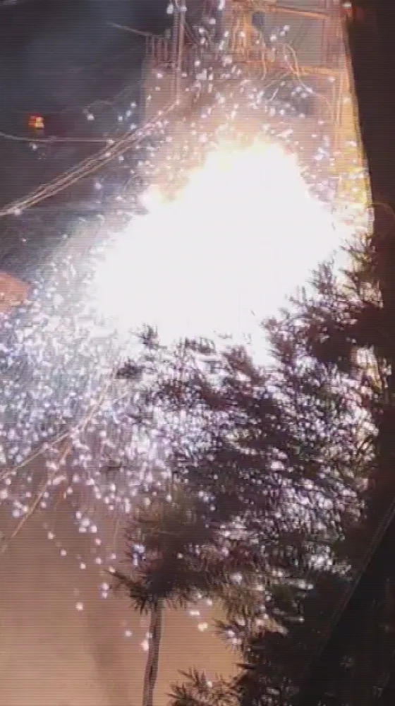 Hatay’da Elektrik Kabloları Patladı, Geceyi Gündüze Çevirdi