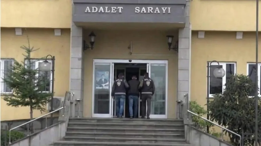 Sarp Sınır Kapısı’nda 3 Aranan Şahıs Yakalandı: Uzun Süreli Hapis Cezaları Bulunuyordu