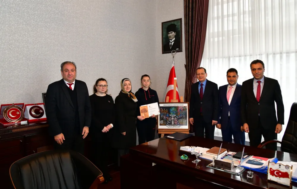 Trabzon’da Tüketici Hakları Konulu Resim Yarışmasında İl Birincisi Olan Elifnaz Cengizhan Ödüllendirildi