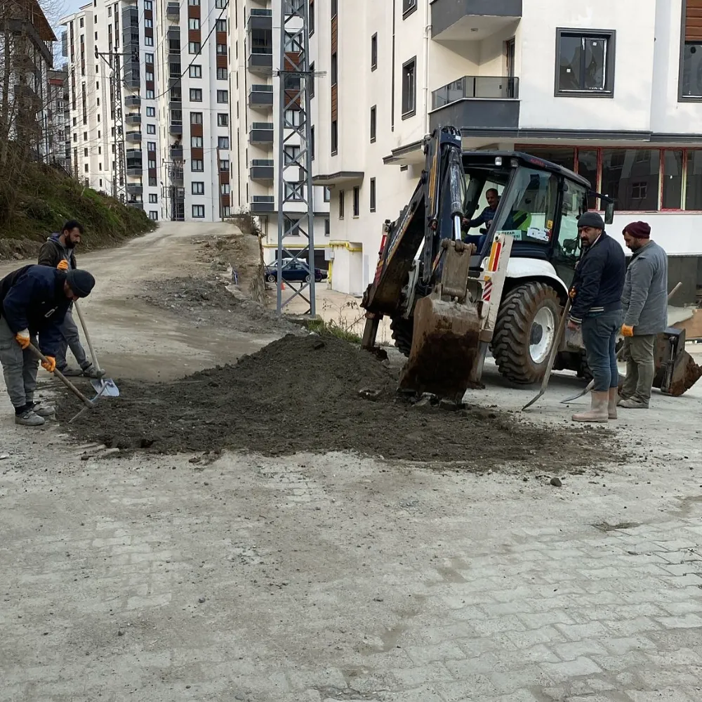 Pazar Belediyesi Fen İşleri Müdürlüğünden Yolların Yenilenmesi Devam Ediyor