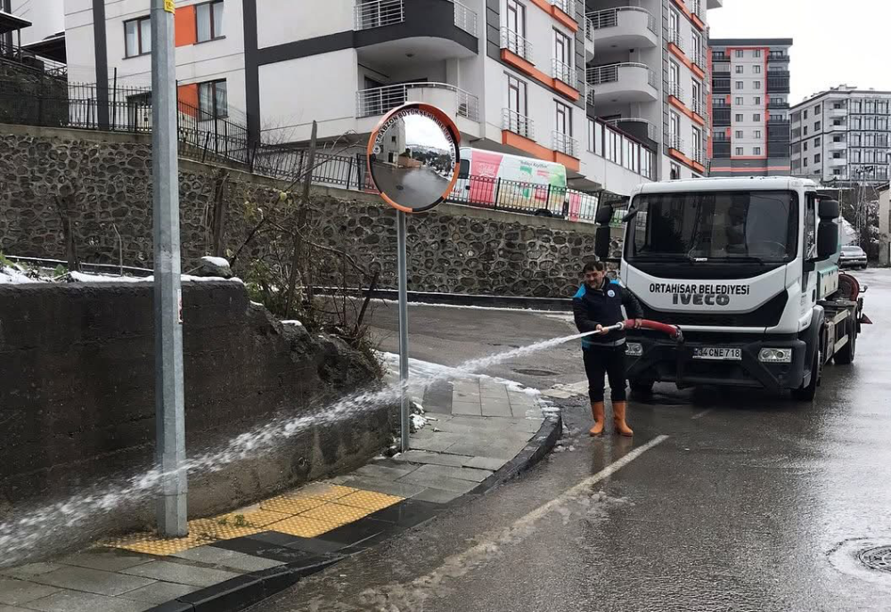 Trabzon Ortahisar Belediyesi’nden Yoğun Kar Yağışına Hızlı Müdahale