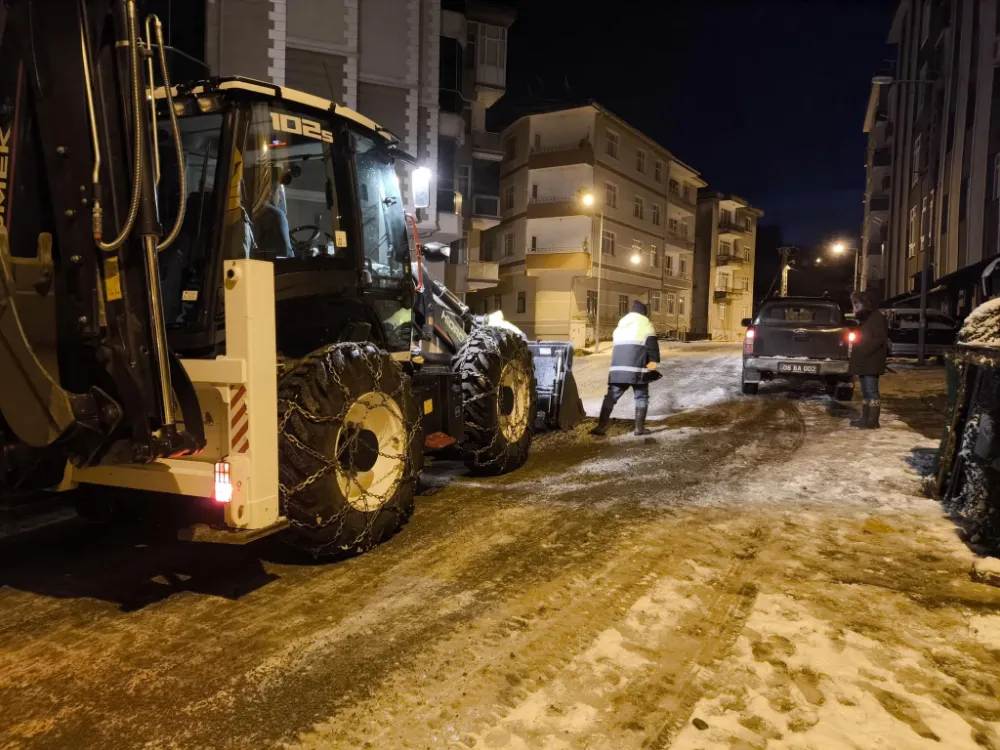 Arhavi Belediyesi Ekiplerinden Yoğun Tuzlama Çalışması