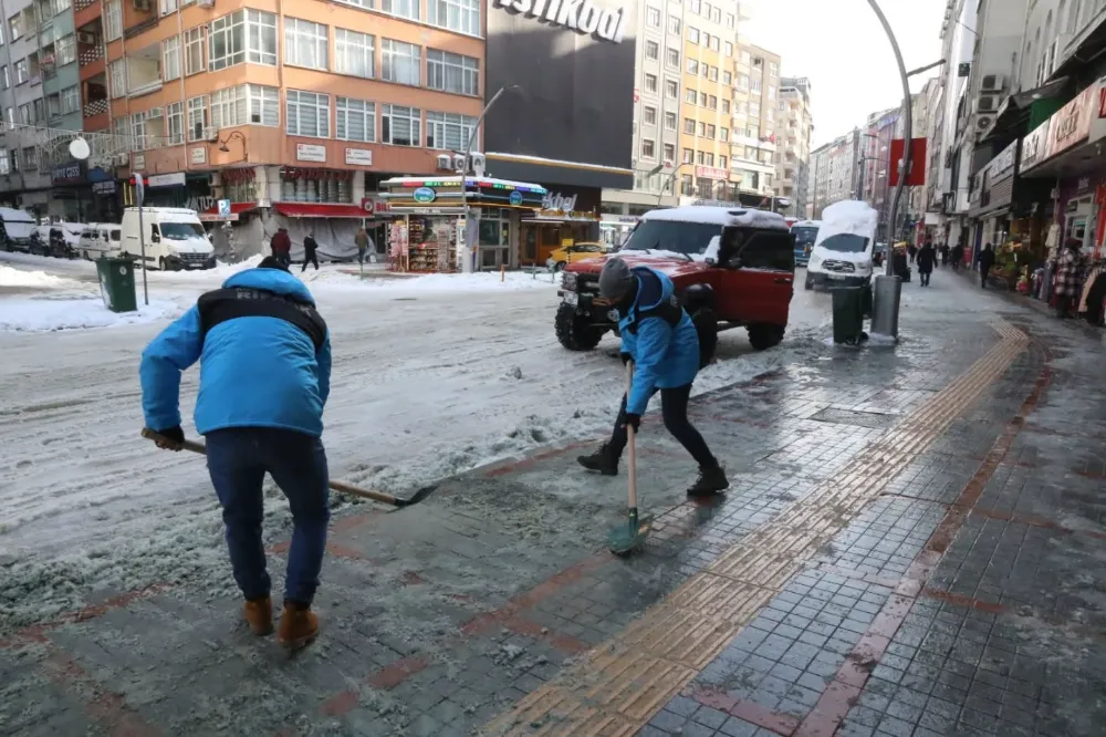 Rize Belediyesinden Kar ve Buzlanmaya Karşı Yoğun Çalışma