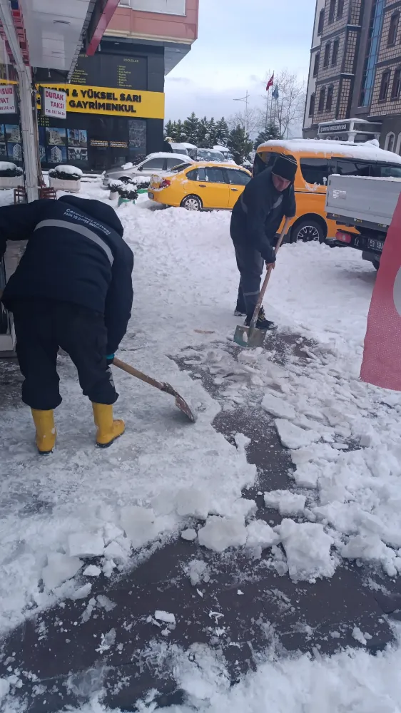 Çayeli Belediyesi, Kar Yağışının Ardından Yaya Kaldırımlarında Temizlik Çalışmaları Başlattı