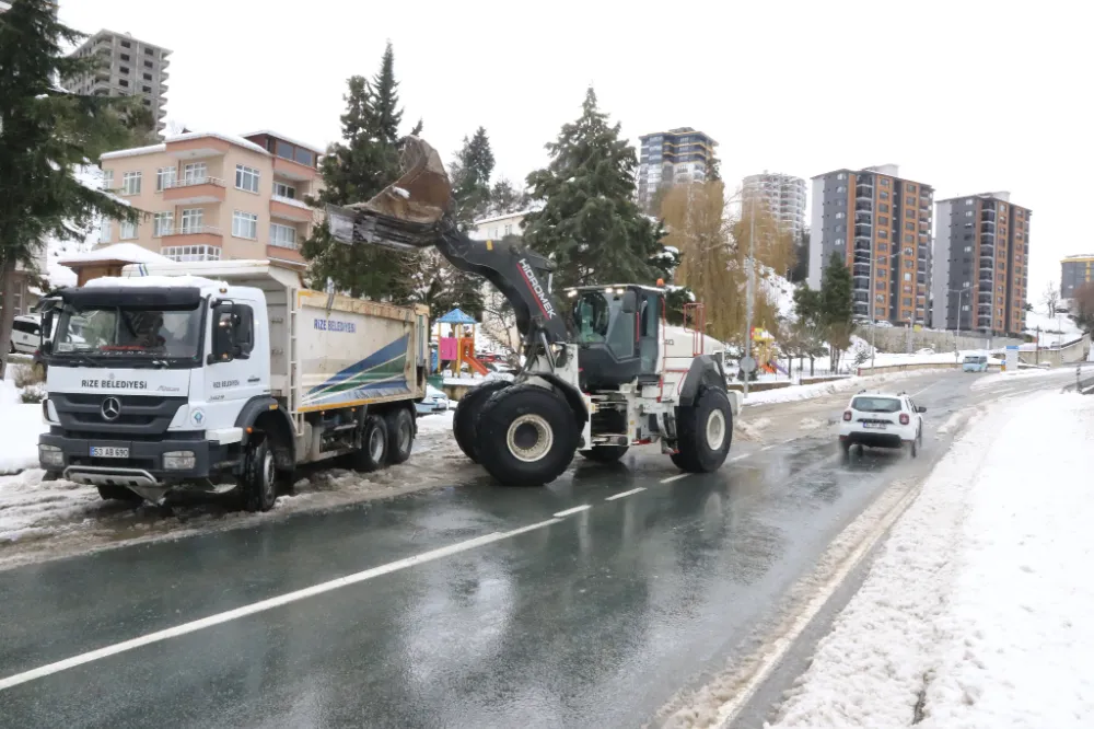 Rize Belediyesi, Karla Mücadele Çalışmalarına Devam Ediyor