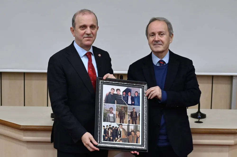 Karadeniz Teknik Üniversitesi, Rektörü Fen Fakültesi Bilim Söyleşilerinde Öğrencilerle Buluştu