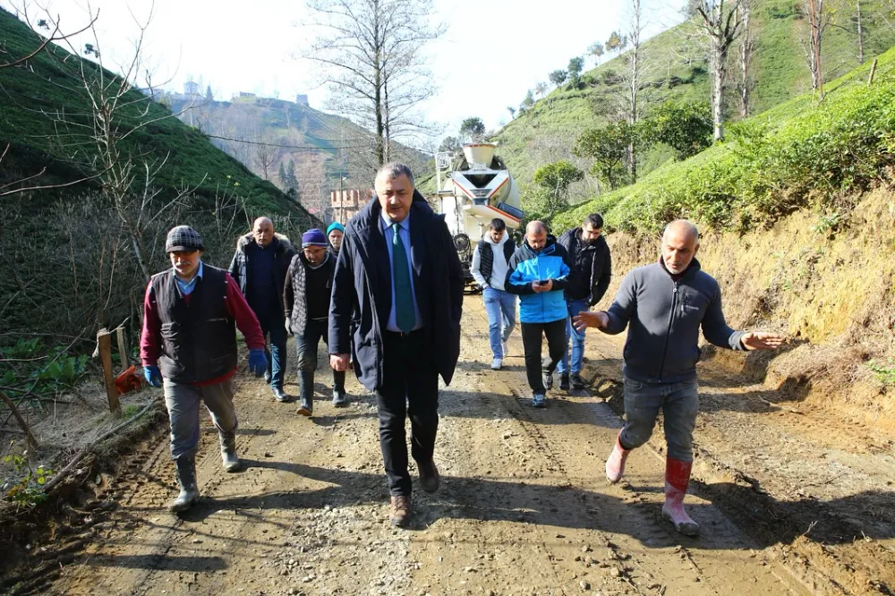 Ardeşen Belediyesinden Dere İçi Yolu Betonlama Çalışması