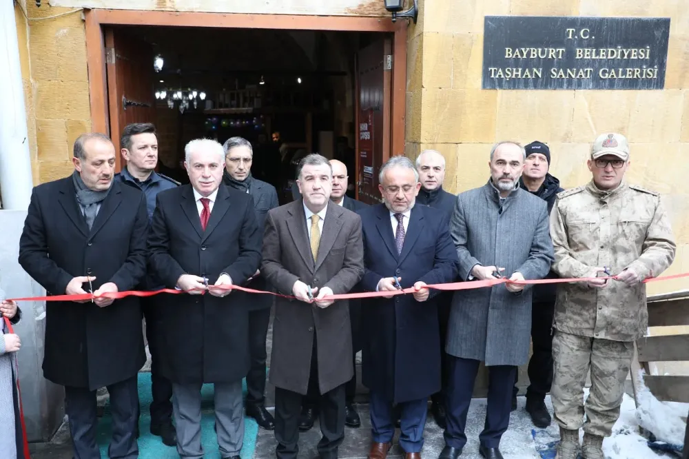 Bayburt Belediyesi Hayır Çarşısı Açılışına Katıldı