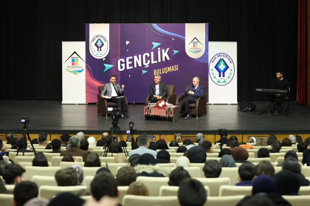 Rize’de Gençlik Buluşması Vali ve Belediye Başkanı Gençlerle Bir Araya Geldi