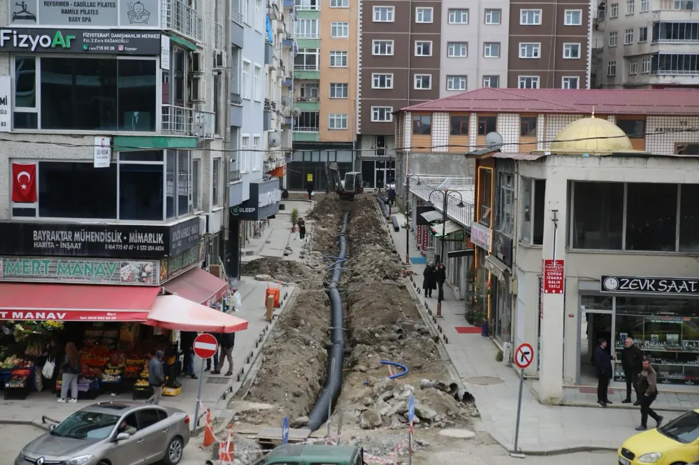 Ardeşen’de Elif ve Akşemsettin Caddelerinde Yenileme Çalışmaları Sürüyor