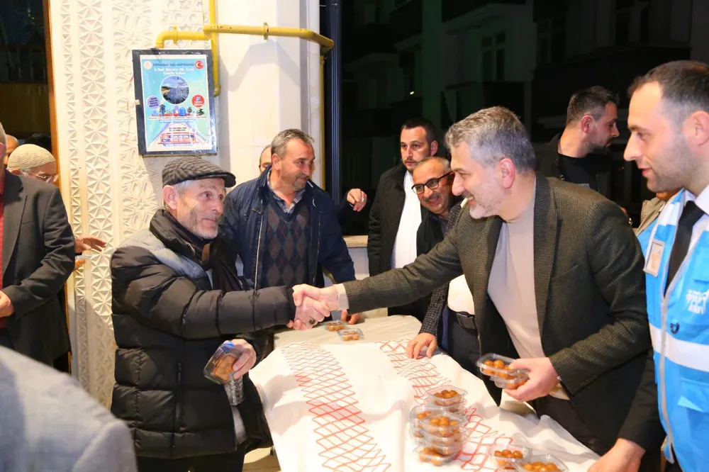 AK Parti Trabzon İl Başkanı Dr. Sezgin Mumcu,Cemaatle Birlikte Teravih Namazı Kıldı