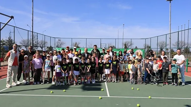 Arhavi’de Çocuk Tenis Şenliği Coşkusu