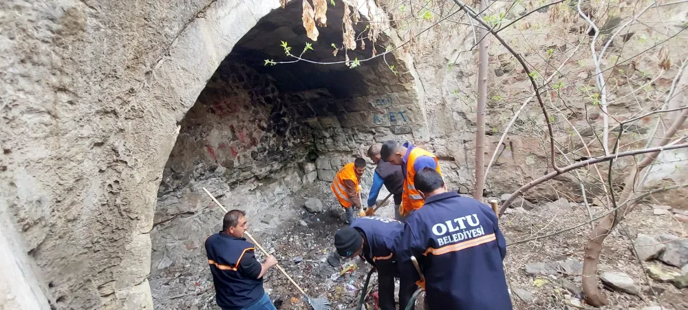 Oltu Belediyesi’nden Tarihi Dokuya Temizlikle Sahip Çıkma Vurgusu